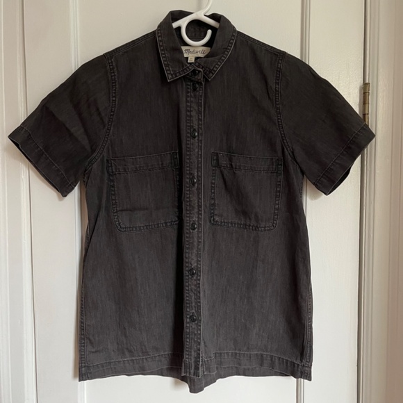 Madewell | Denim Short-Sleeve Button-Up Shirt in Lunar Wash - Picture 2 of 9
